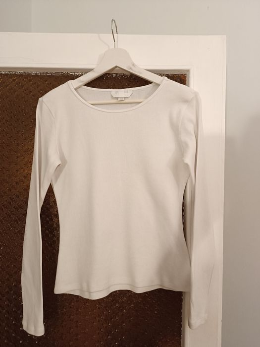 Biała bluzka z długim rękawem