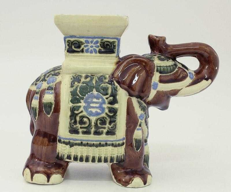 Escultura de cerâmica de elefante indiano pintada à mão