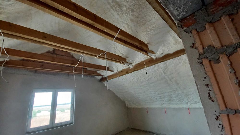 Ocieplenie Poddasza - Izolacje Natryskowe - Piana PUR - Hydroizolacja