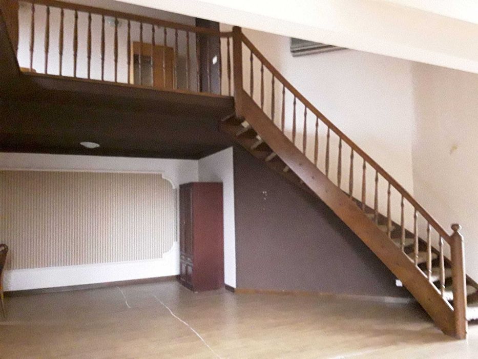 schody drewniane samonośne