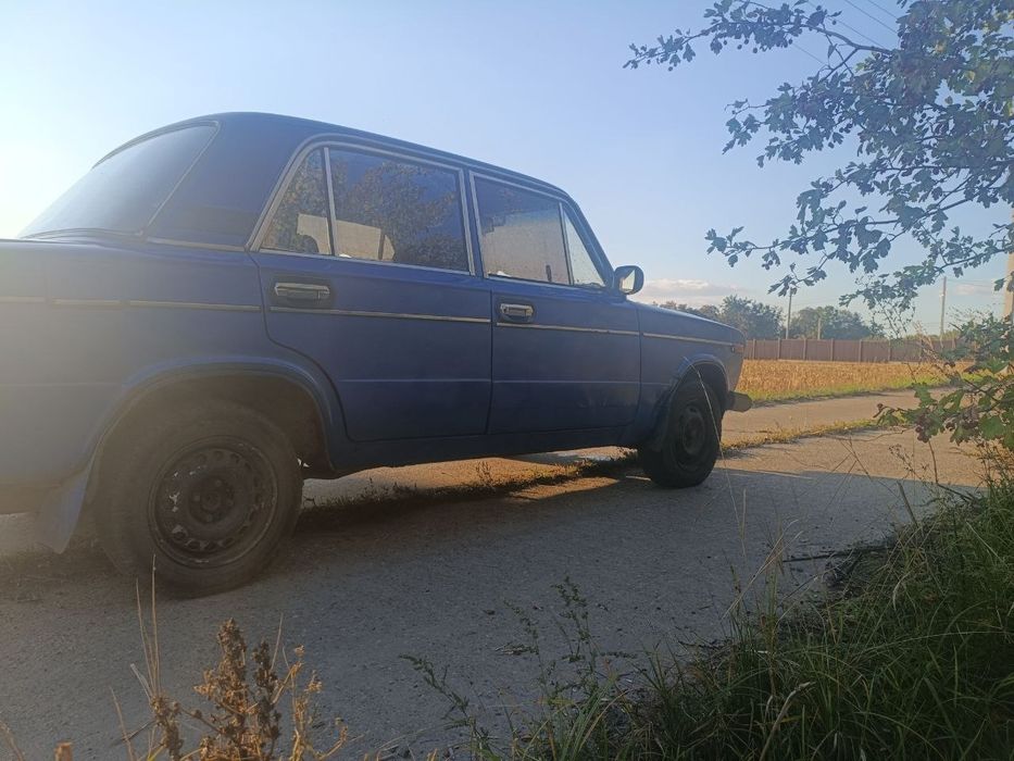 Автомобіль ваз 2106