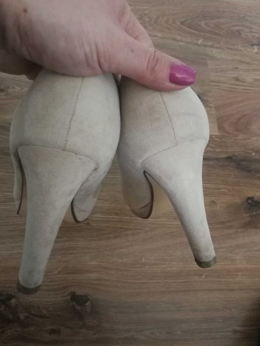 Buty na obcasie, czółenka