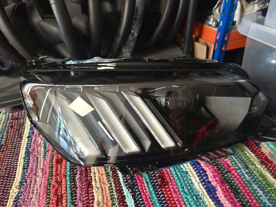 Farol direito full Led Peugeot 208 + 2008