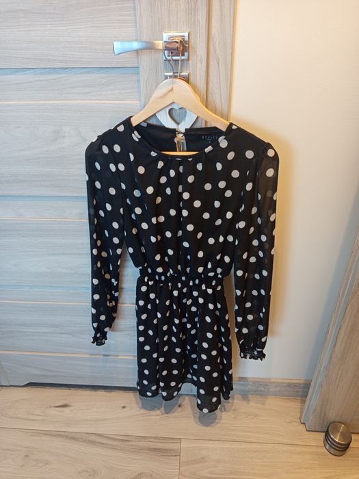 Sukienka czarna w groszki damska