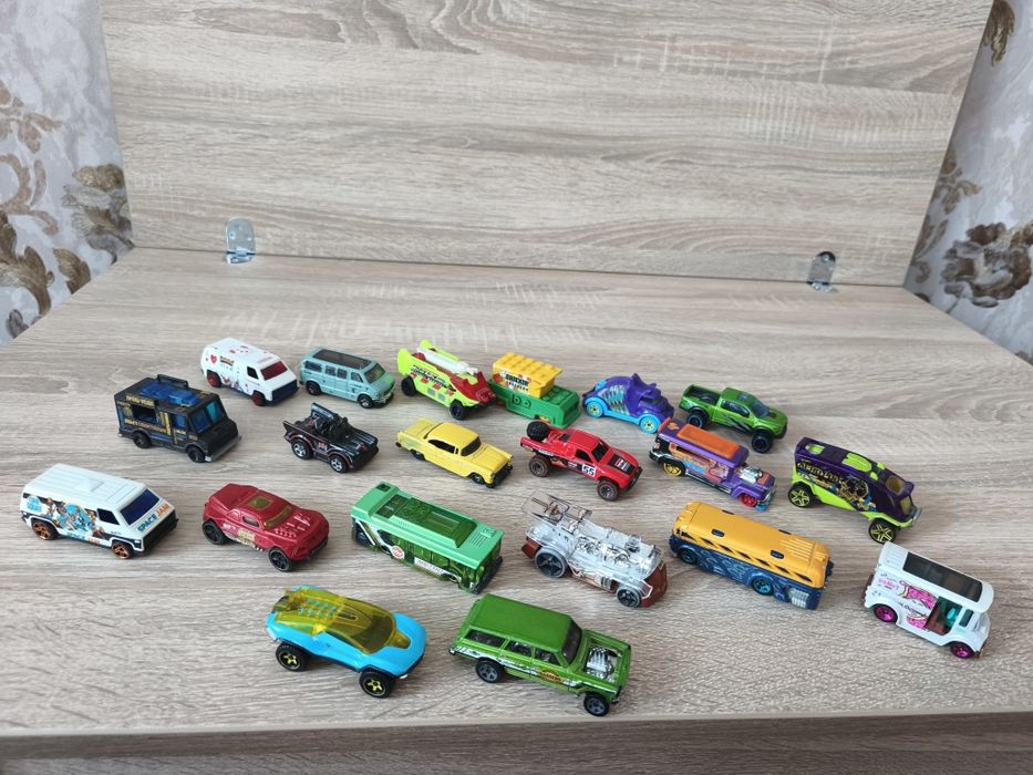 Машинки hot wheels