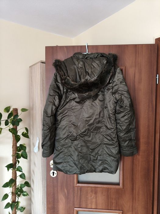 Zimowa kurtka w kolorze ciemnozielonym