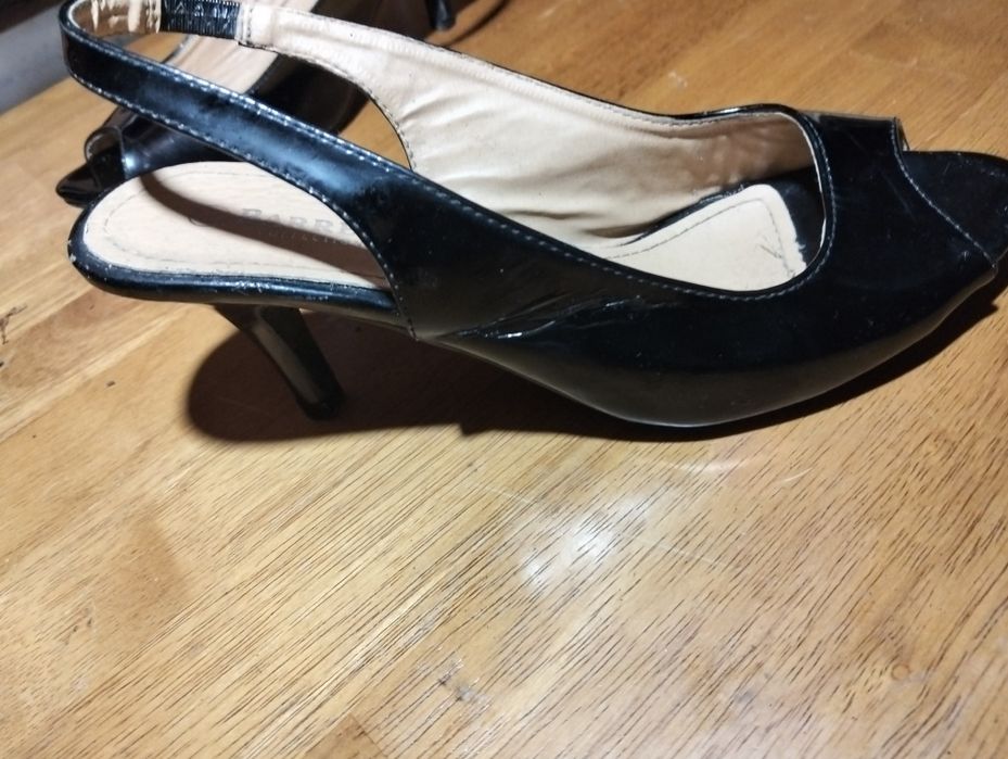 Sandálias Slingback Peep-Toe Barred's Collection – Preto Verniz