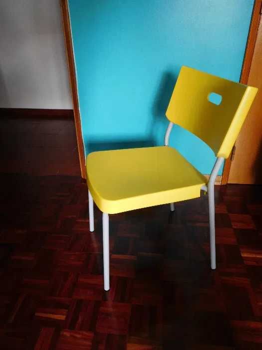 Cadeira Amarela IKEA  impcáver!