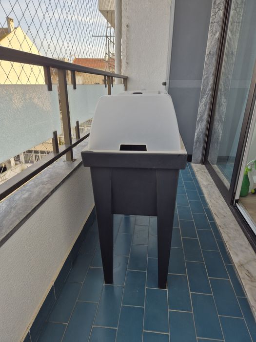 Horta vertical com tampa