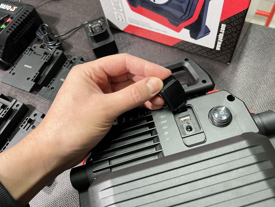 Мощный прожектор 6000Лм YATO Адаптер Makita Bosch DeWalt Milwaukee