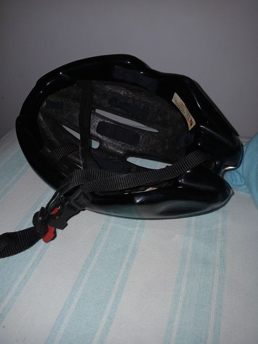 Vendu bicicleta usada é capacete. Linda!