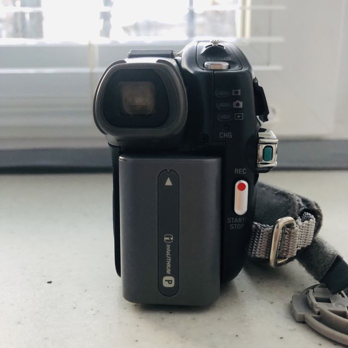 Відеокамера Sony DCR-DVD92E.