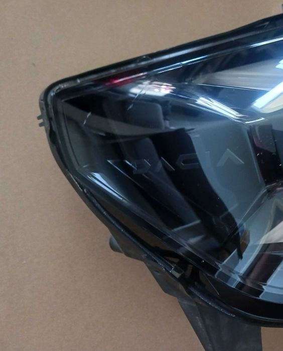 Dacia Duster III lampa Led prawa prawy przod