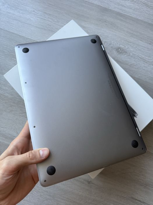 MacBook Pro 13" 2019 Space Gray, 8/256 GB, батарея 88%, повний комплект