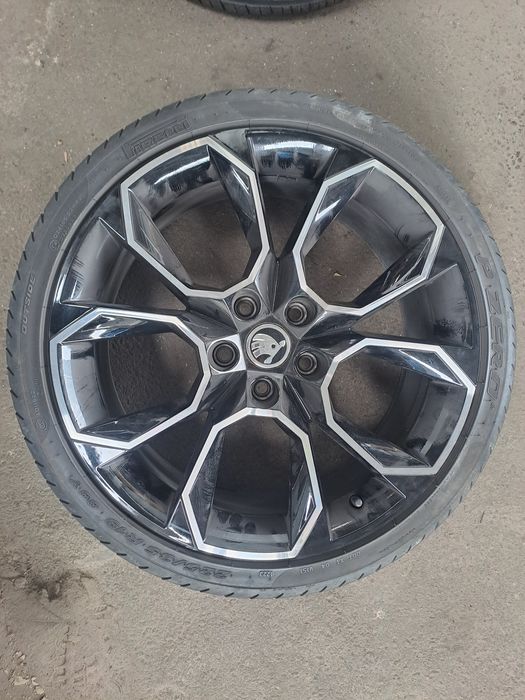 Продаю Шини 225/35 R19