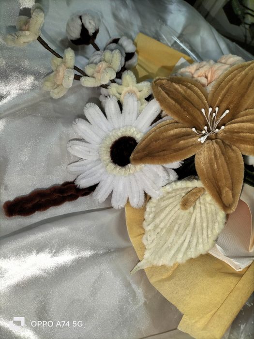 Buquê artesanal feito a mão com limpadores de cachimbo