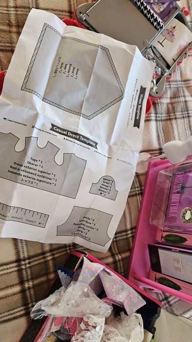 Продам чудовий набір для шиття одягу лялька Barbie. + Бутік-салон.