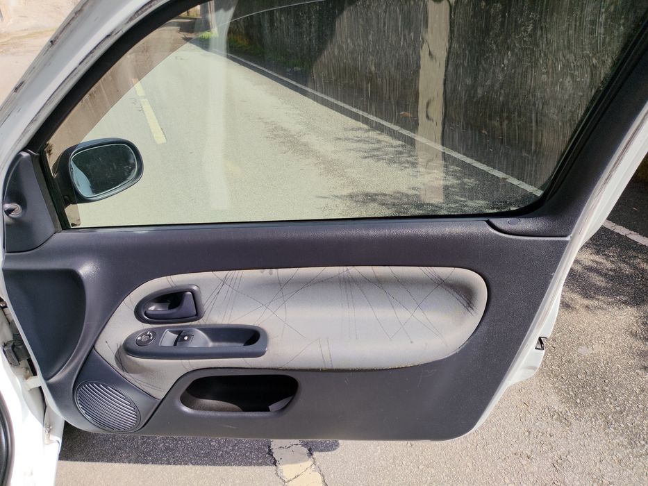 Renout Clio comercial