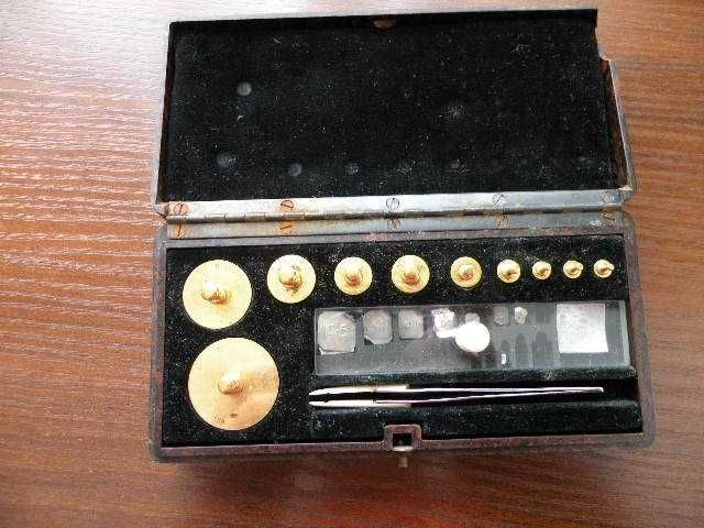 Набор лабораторных гирь Братании и СССР