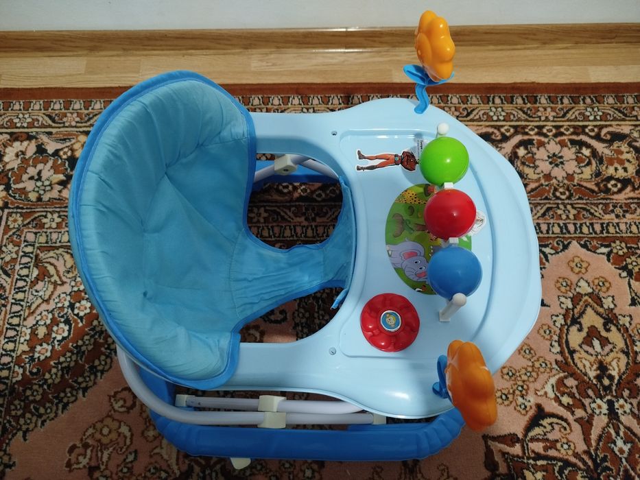 Дитячі ходунки  (ходульки) у відмінному стані блакитні