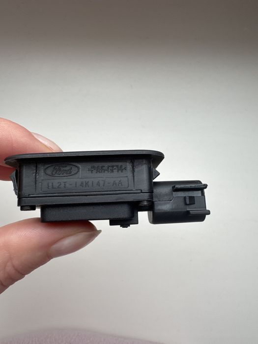 Кнопка для багажника Ford Escape