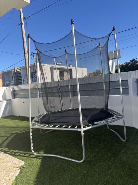 Trampolim suporta até 120 kg