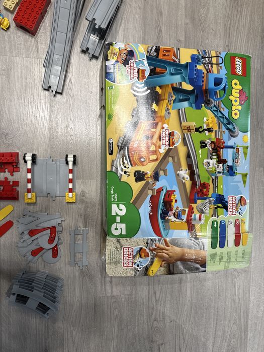 Lego Duplo pociag towarowy + 2 zestawy dodatkowych torów