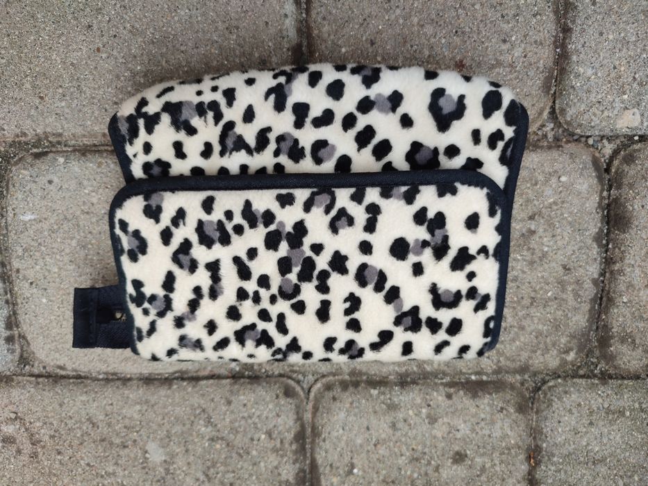 Kosmetyczka futrzana w panterkę