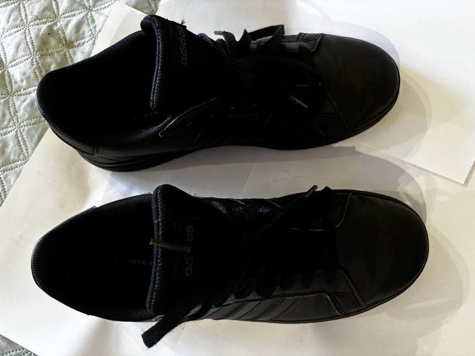 Продам кросівки adidas