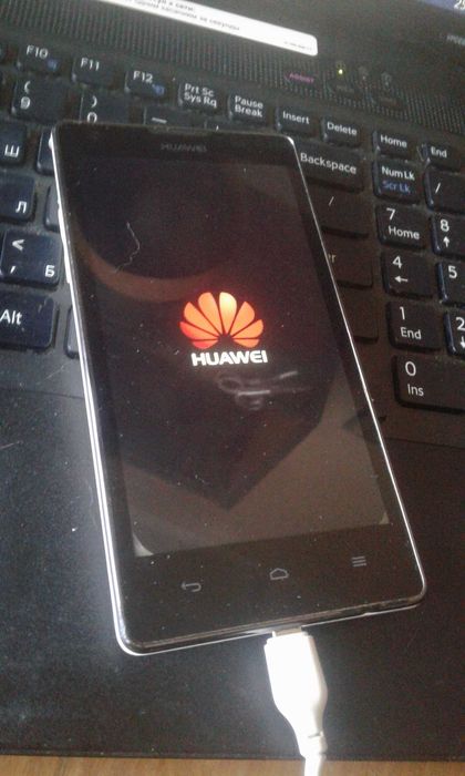 продается мобильный телефон хуавей  G -700   не рабочий нет акб