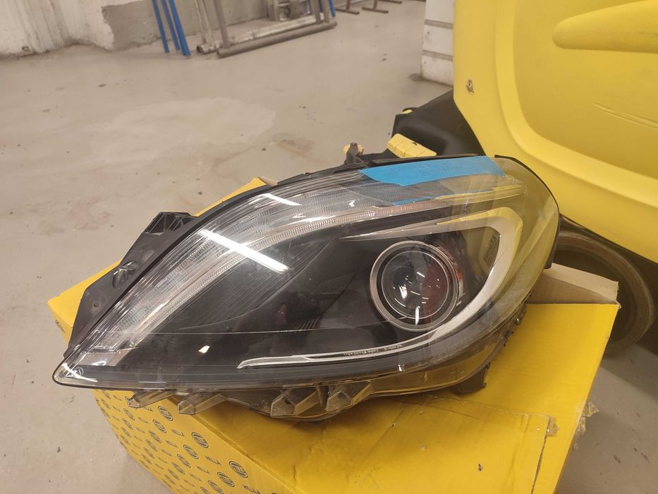 Фара та другі запчастини