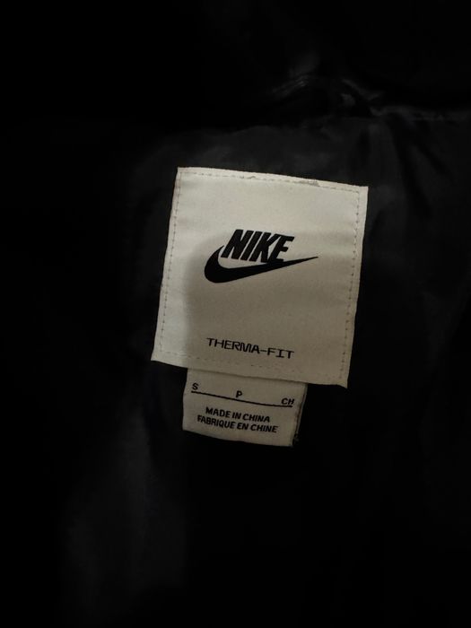 Жіночий пуховик Nike sportswear therma -fit чорний