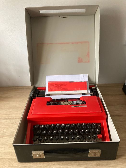 Máquina de escrever  **  Olivetti Class
