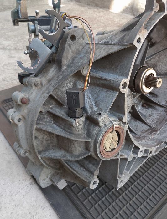 На Ford Focus MK1 Форд Фокус, Transit, Connect КПП 5 мех. 1.8 дизель XS4R-7F096