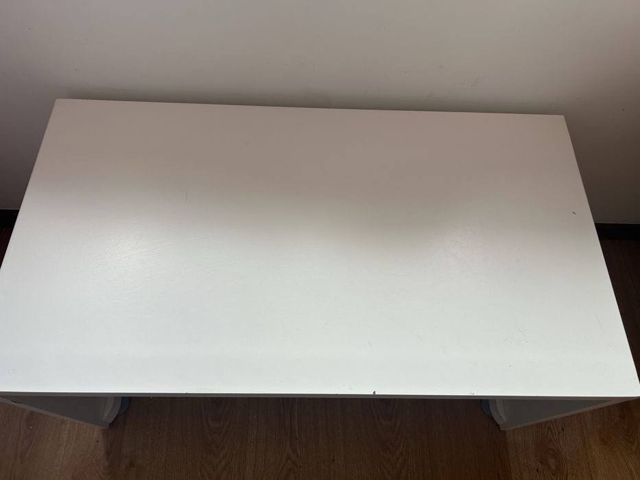 Secretaria de criança branca