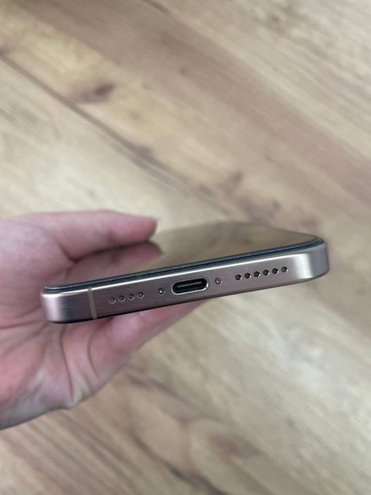 Продам IPhone 16 Pro Max 256 gb