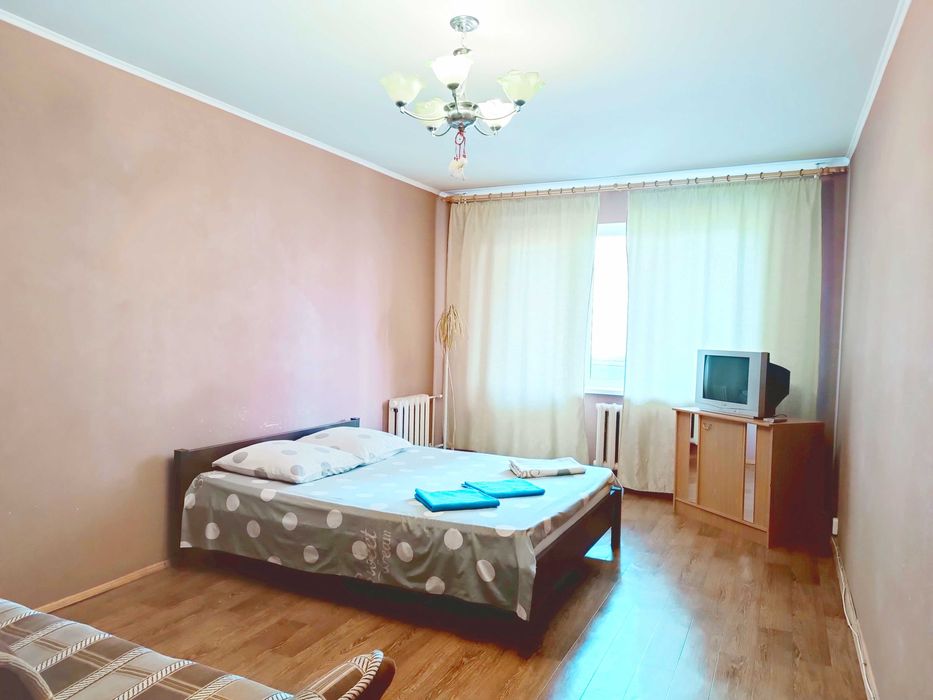 Посуточно, Оболонь. "Dream berry", "Dream yellow", Smart Plaza. м. Минская.