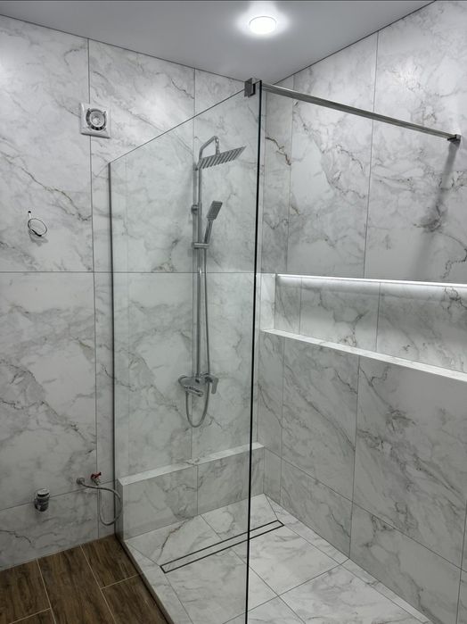 Скидки 30%. Стеклянные Душевые кабины, Перегородки .