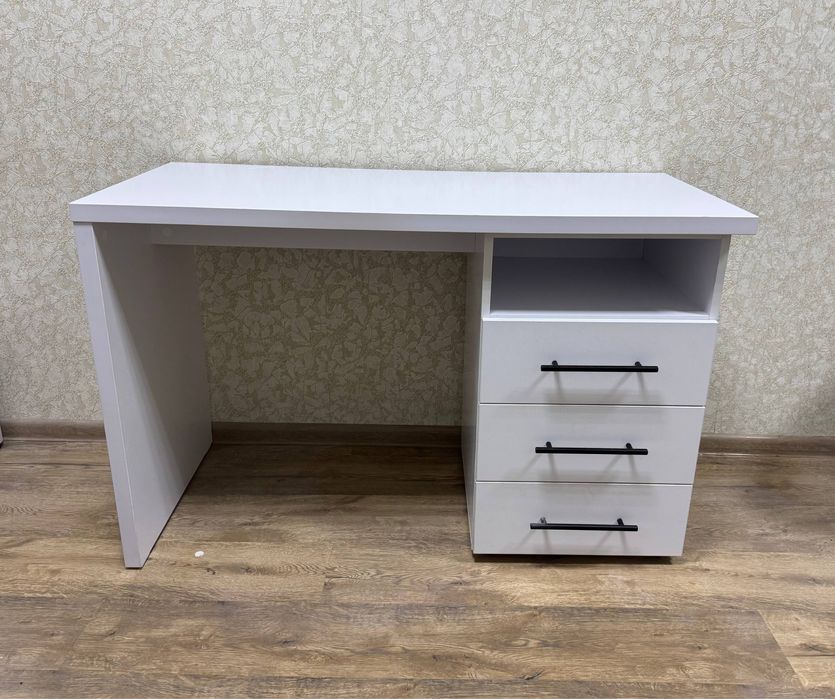 Продам стол письмений