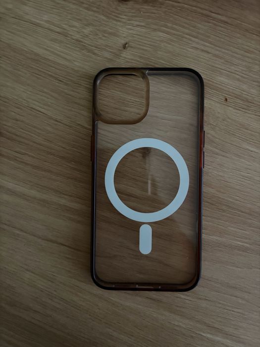 Iphone 13 com duas capas e cabos