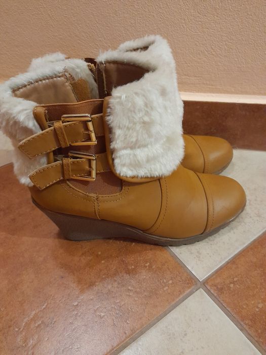 Buty na koturnie r 40