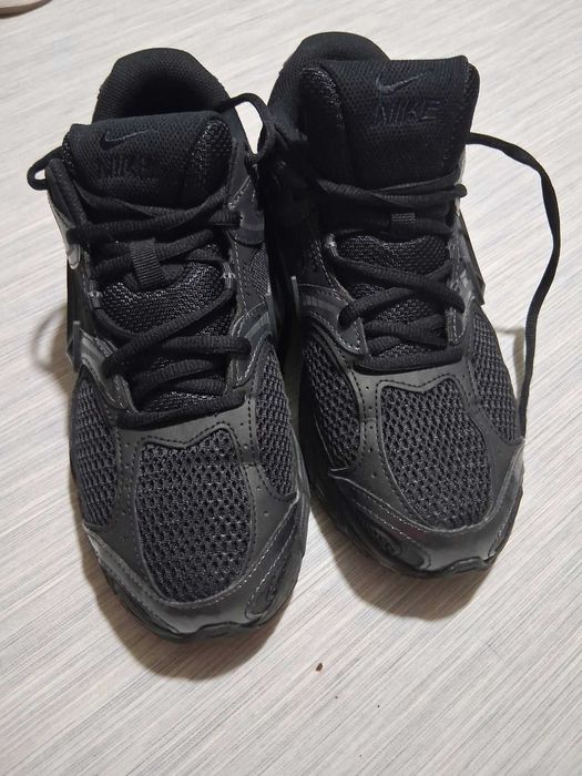 Vários Artigos de Marca Nike e Adidas