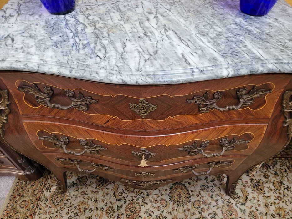 Lindíssima cómoda antiga estilo Luís XV