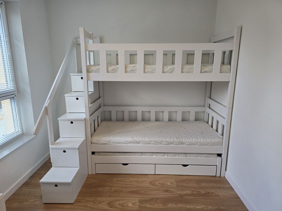 Łóżko piętrowe potrójne drewniane pod materace 180x80 + wysuwane 170x80, schody, szuflady plus  materace