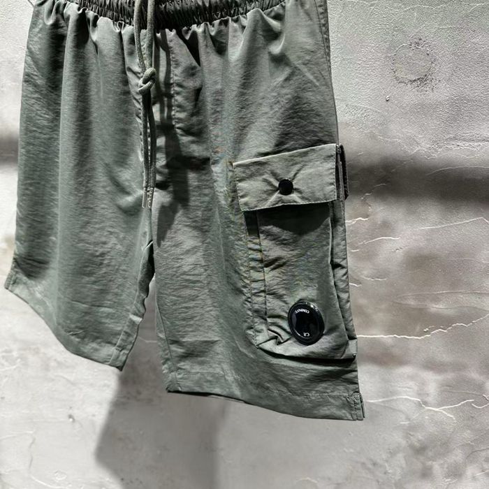 В наявності!                                        Нейлонові шорти CP Company                          Чорний, Хакі