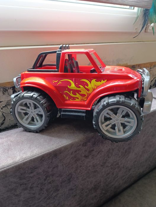 Zabawka auto terenowe jeep