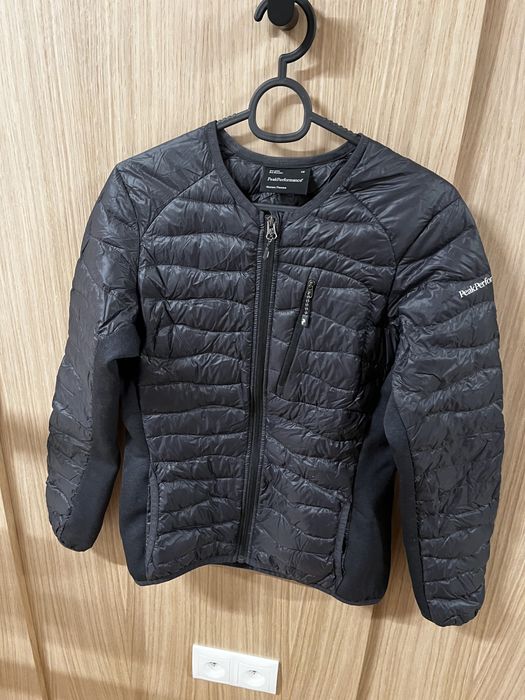 Peak performance czarna pikowana kurtka damska xs modna jesien zima