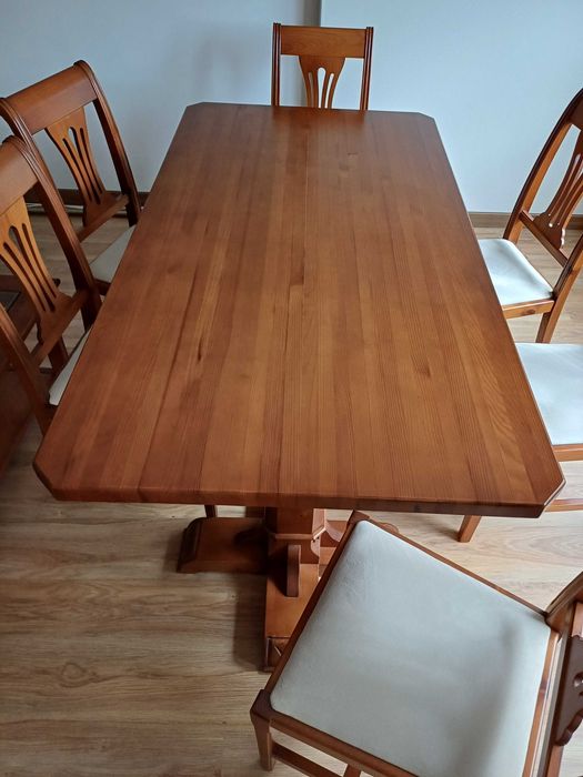 Mesa de jantar, 6 cadeiras e mesa de centro