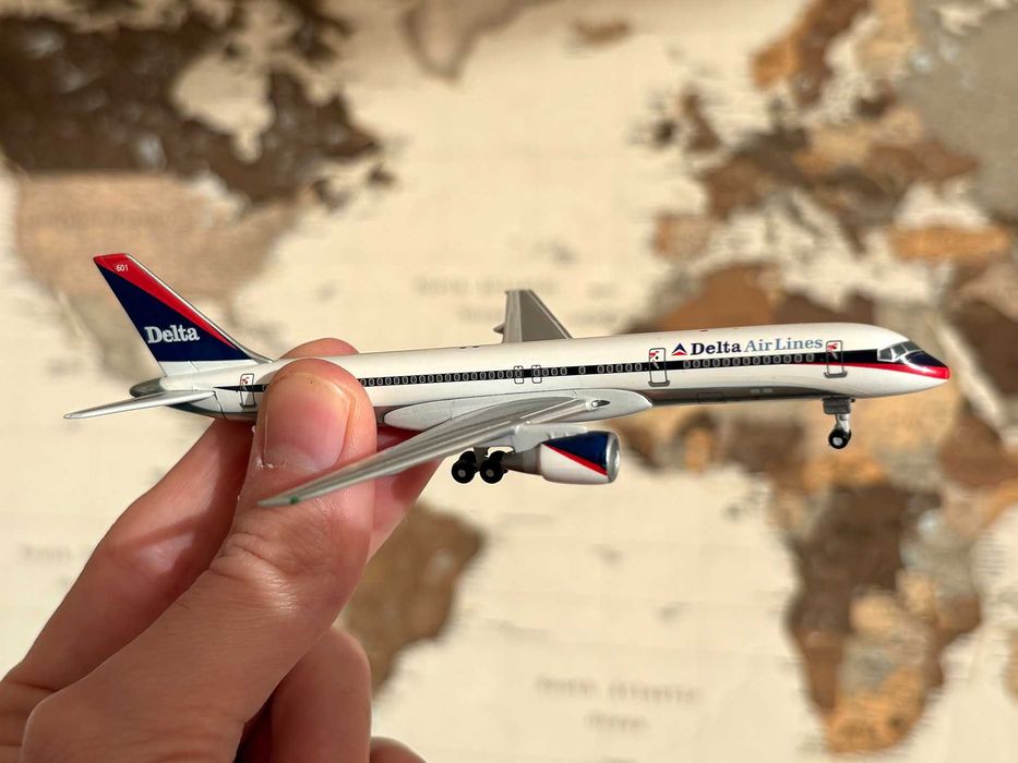 Miniatura Delta Air Lines Boeing 757-200
