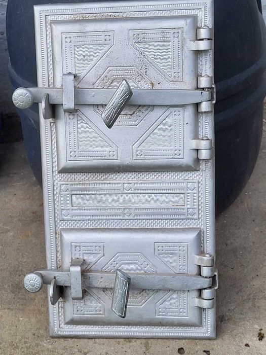 Żeliwne drzwiczki do pieca kaflowego